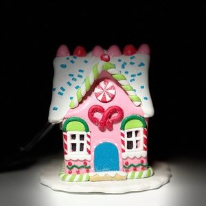 PINKMAS LED Multicolored Gingerbread House